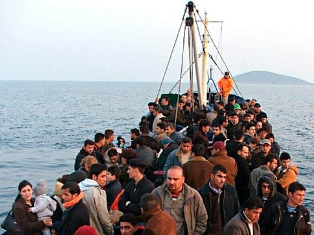 Спасени 107 мигранти на грчките острови Лезбос и Кос