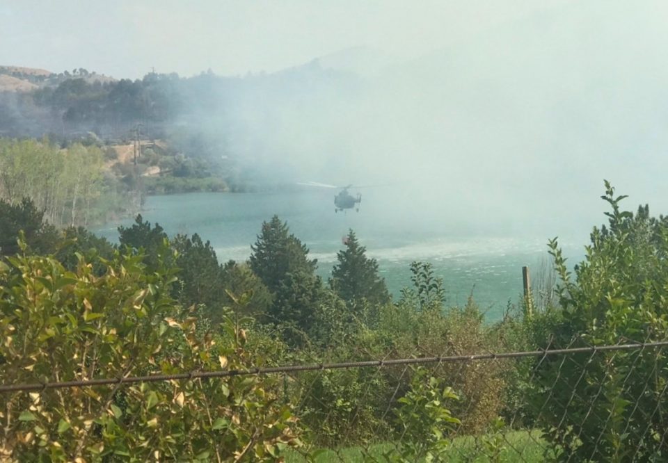 Се уште активен пожарот во Велешко, се шири кон селото Новачани (ФОТО)