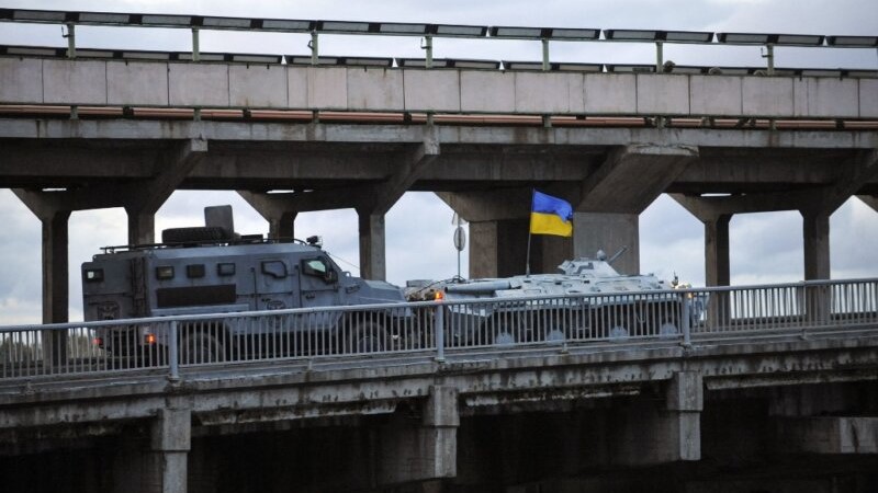 Уапсен човекот кој се закануваше дека ќе го разнесе мостот во Киев
