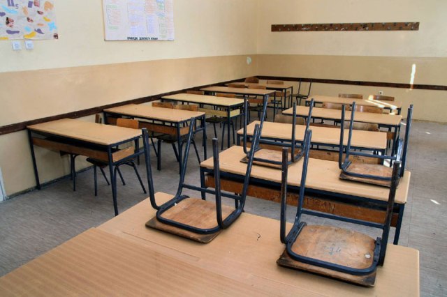 Во Струмица ниту средните, ниту основните училишта не примаа ученици- и првачињата останаа дома