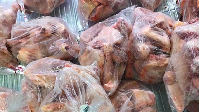 Албанија забрани влез на 27 тони пилешко месо од Бразил