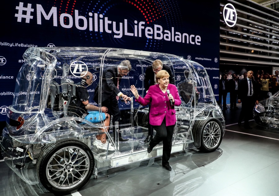 Германската канцеларка Меркел порача да се прават поевтини возила