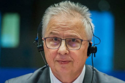 Ласло Трочањи отпаднал од Европската комисија заради „врски со Русија“