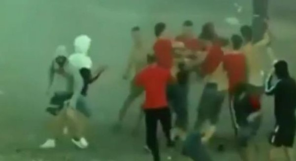 Крвави глави: Брутална тепачка меѓу албански навивачи (ВИДЕО)
