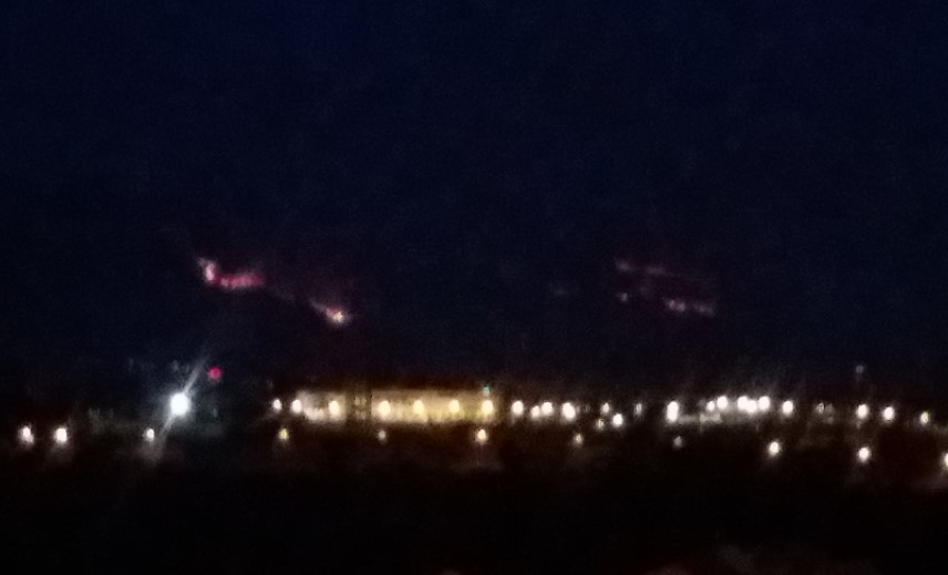 Пожарот на Скопска Црна Гора се гасне со три противпожарни возила
