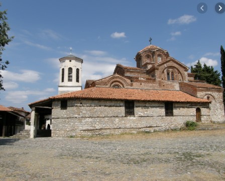 Потекнува од 13 век: Која е црквата Св. Богородица Перивлепта која ќе ја посети Помпео (ФОТО)