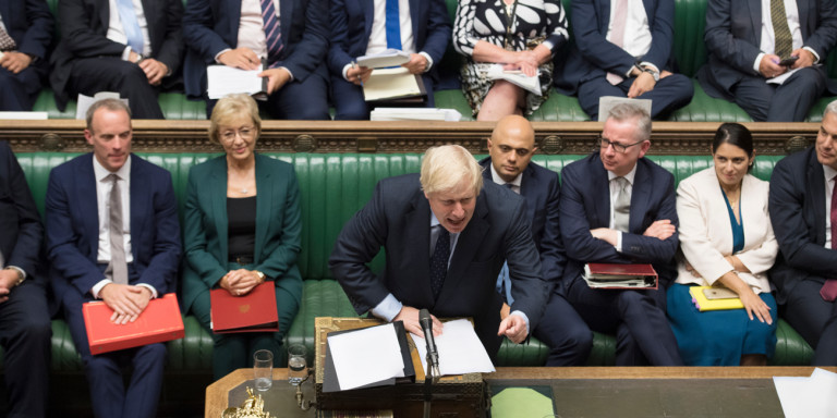 Борис Џонсон поразен во Парламентот, 21 сопартиец гласаше против него