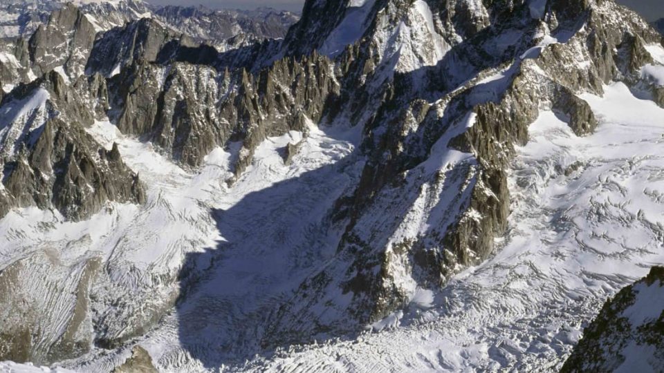 Предупредување во Италија: Глечер на Мон Блан може да пропадне во секој момент