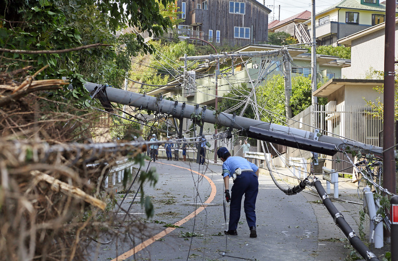 Тјафунот Факсаи во Јапонија остави без струја 450.000 домови