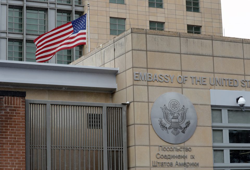 Објавени десетици пораки меѓу американските дипломати во Украина