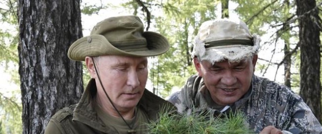 Путин за роденденот замина на Сибир да бере печурки (ФОТО)