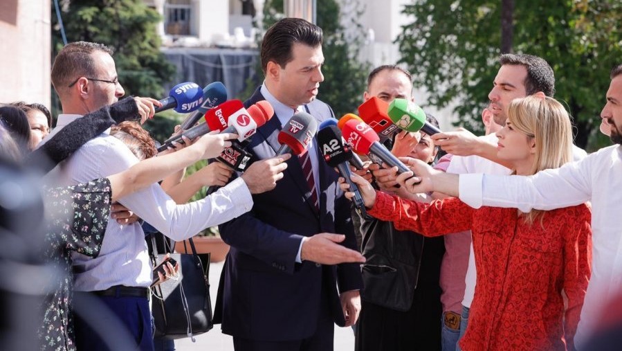 Опозицијата во Албанија подготви план за извлекување на земјата од криза
