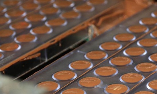 Чоколади со ликот на „Голема Албанија“ во српски маркети (ФОТО)