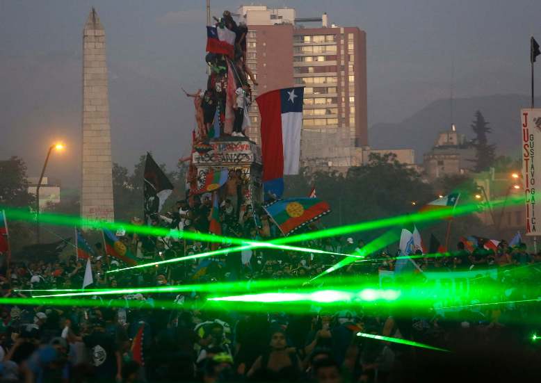 Во Чиле забранета употребата на ласери како оружје при демонстрациите