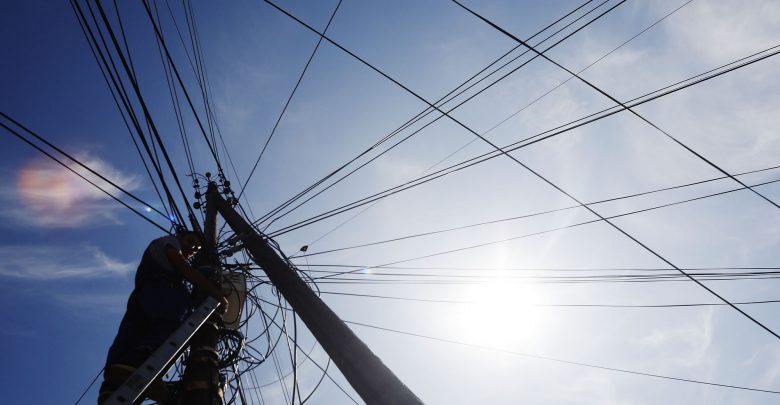 Компаниите се враќаат на регулираниот пазар на електрична енергија?