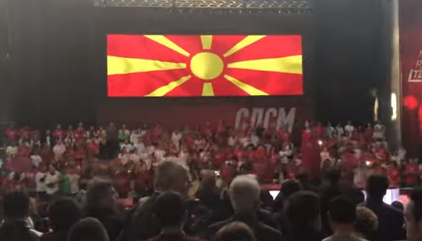 Иако се борат за „Северна“: СДСМ на трибината пееше „За многу години Македонци“