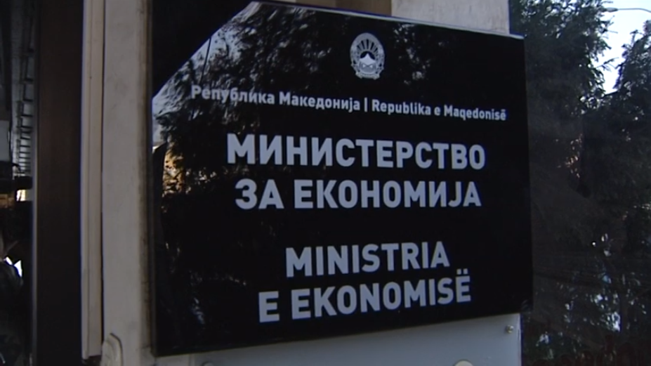 Економија и предлага на Владата да се разгледаат сите законски можности за раскинување на договорите за концесија во Лабуништа
