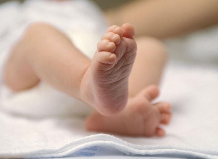Бебе старо 37 недели најмлада жртва на коронавирусот во Грција