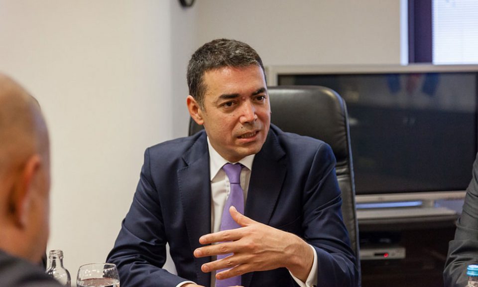 Димитров: Македонските државјани затекнати во странство веднаш да се регистрираат во најблиското ДКП