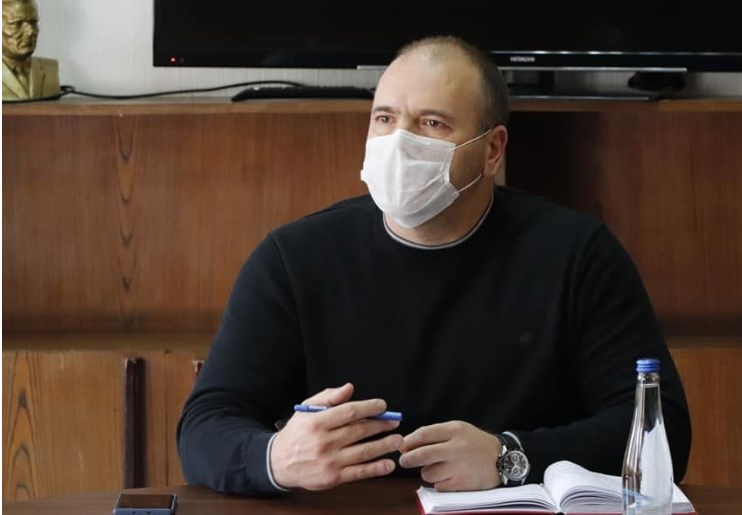 Раководството на СДСМ се смеело и оговарало бидејќи градоначалникот на Куманово бил исфрлен од ЦО