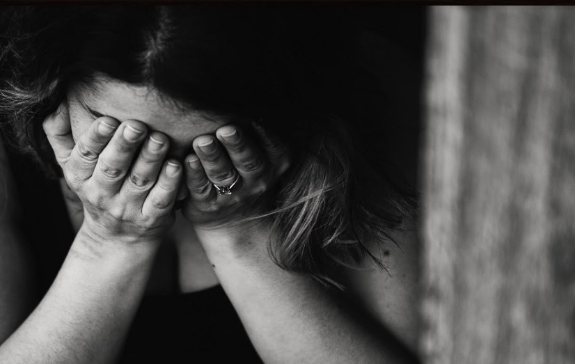 Психолозите алармираат: Предолгото седење дома раѓа семејно насилство