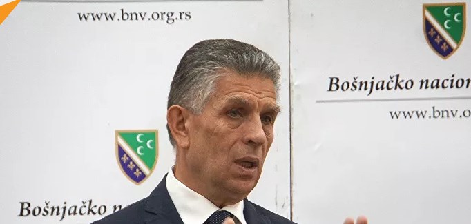 Босански политичар тврди: Oд носење маски повеќе се умира (ВИДЕ)