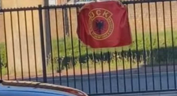 Знамето на УЧК се вее пред Судот во Хаг (ВИДЕО)
