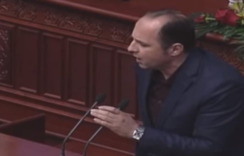 Пратеникот на Беса кој среде Собрание ја пееше химната на Албанија повикан за сведок