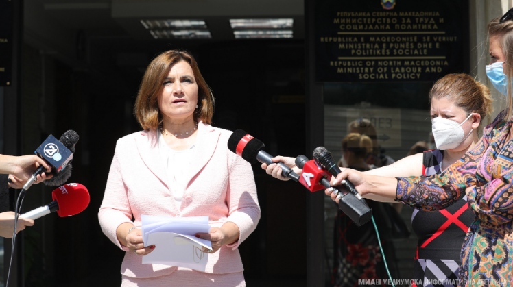 Во живo: Прес на министерката Шахпаска