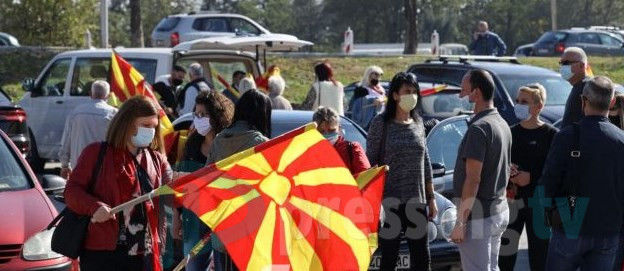 Километарски колони до Штип: Протестот на ВМРО-ДПМНЕ низ фотографии