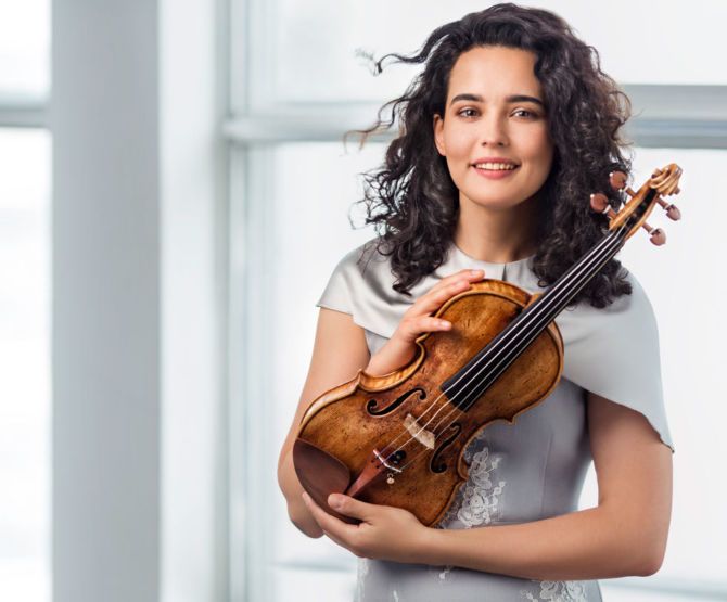 Филхармонија в четврток настапува со Алена Баева, една од најдобрите виолинистки на светската музичка сцена