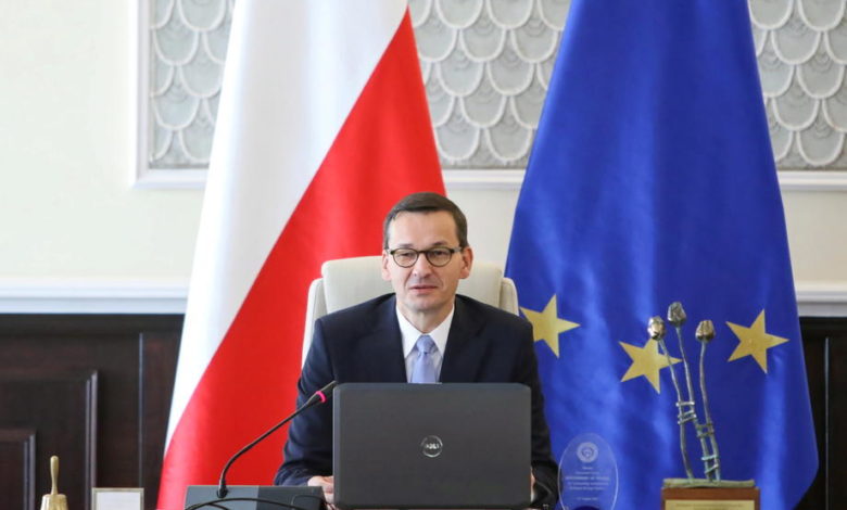 Полскиот премиер во самоизолација по контакт со заразен со коронавирус