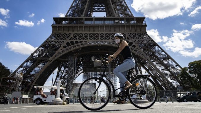Историски пад на посетеноста на Париз минатата година поради ковид кризата