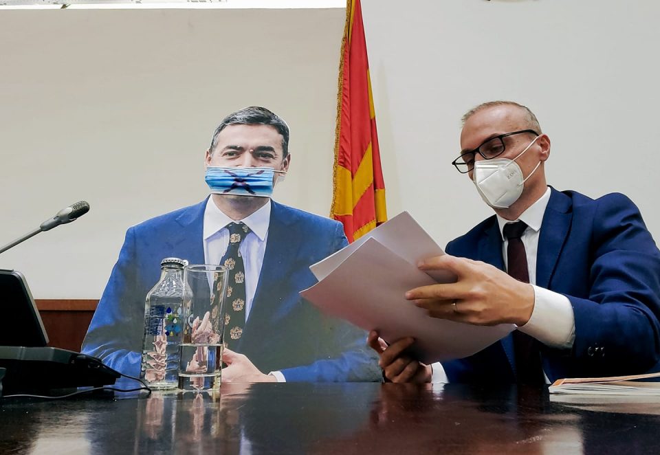 Милошоски: Макетата на вицепремиерот Димитров е вистинската слика за владините министри во Собранието, слика има, тон нема!