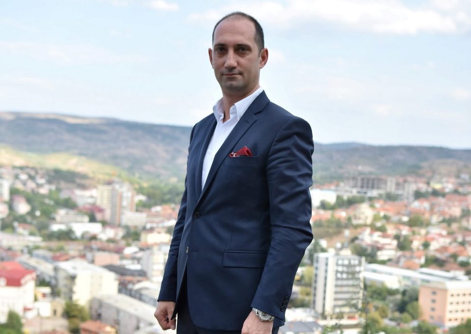 Штипскиот градоначалник во изолација поради контакт со заболен од коронавирус