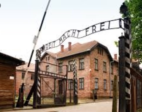 Бугарски парадокси: Борисов го изговори слоганот што се наоѓа пред логорот Аушвиц