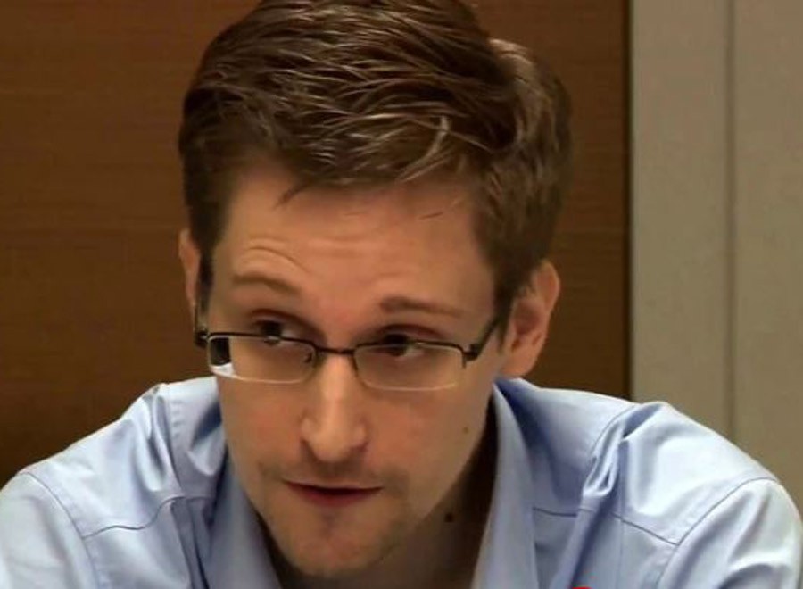 Сноуден побара руско државјанство
