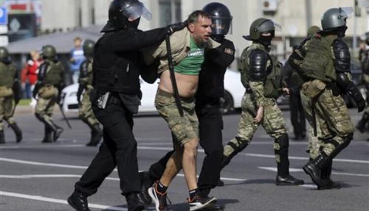Во Белорусија уапсени речиси 350 демонстранти