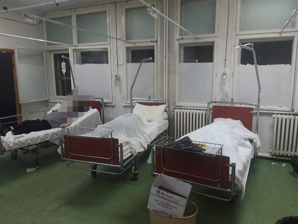 Хорор во битолската болница: На два кревети пациенти примаат инфузија, а на другите два лежат мртовци
