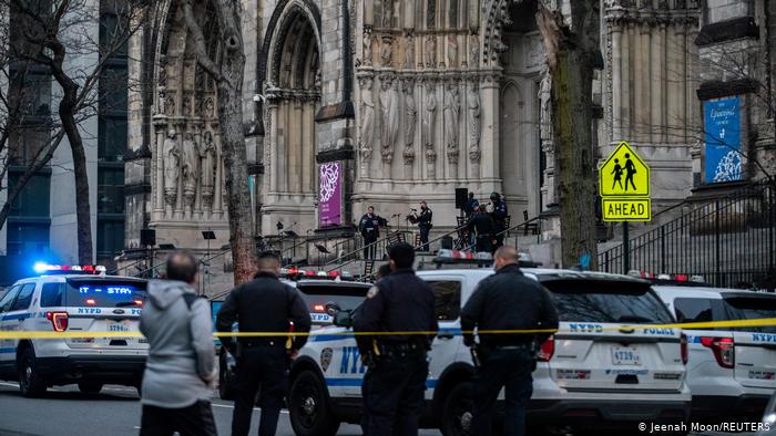 Полицијата уби вооружен напаѓач пред катедрала во Њујорк