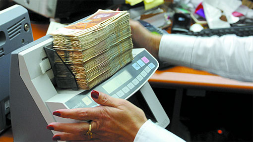 Банките ја стопираа исплатата на државната помош од 6 000 денари, бараат Владата да го измени Законот за финансиска поддршка