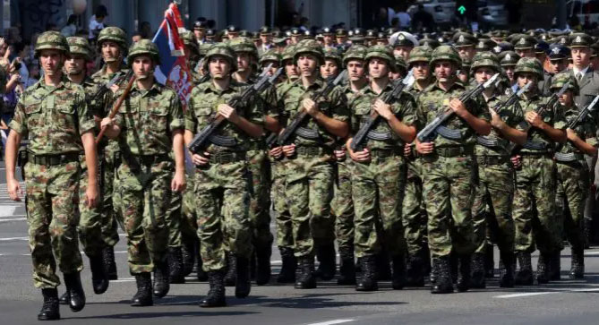 Во Србија армијата ќе добие 10 отсто повисоки плати, двојно повеќе од лекарите и медицинските сестри