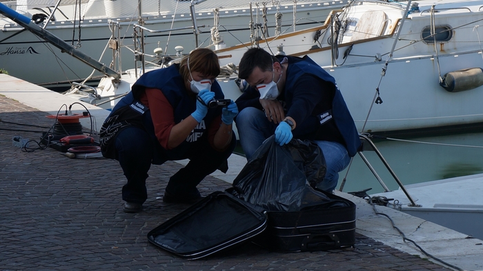 Остатоци од човечки тела пронајдени во куфери во Италија