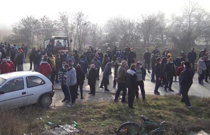 Денеска продолжува блокадата на тутунопроизводителите на патот Прилеп – Градско