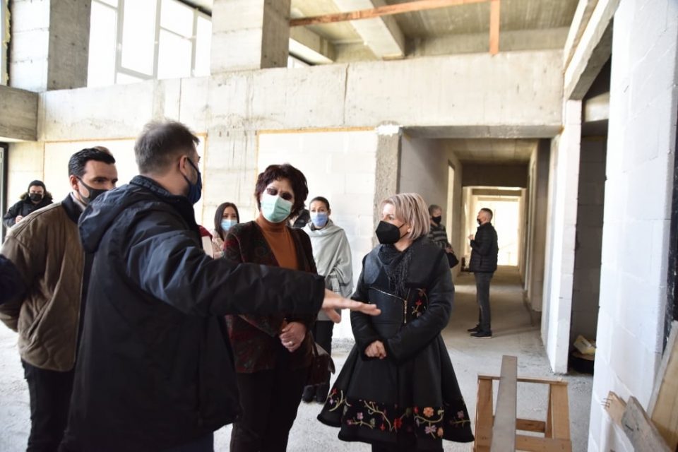 Стефоска во Центарот за култура „Иљо Антески-Смок“: Одобрени се 89,5 милиони денари за изградбата на театар и библиотека во Тетово