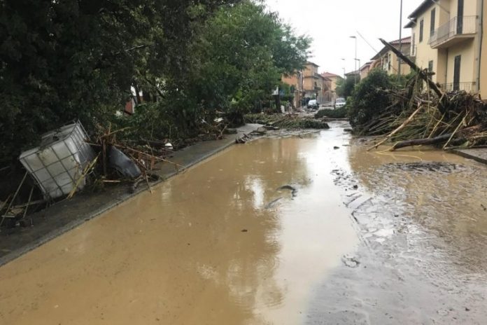Поплави во Албанија, најсериозно е во Скадар