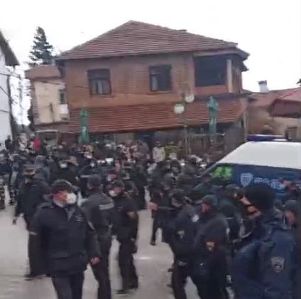 Полицијата на Спасовски удри по Вевчанци (ВИДЕО)