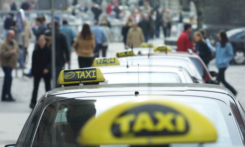 Таксистите во Љубљана на протест: Не сакаат тестирање на секои 72 часа