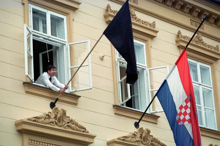 Утре Ден на жалост во Загреб: Знамињата на половина копје и без музика на јавни места