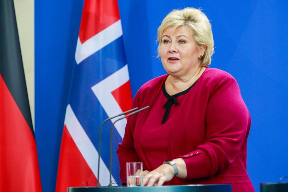 Норвешката премиерка под истрага за кршење на епидемиолошките мерки бидејќи славела роденден